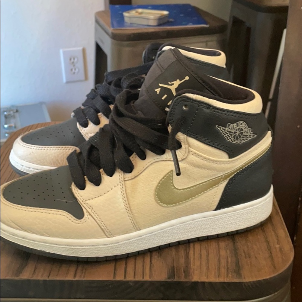 Air Jordan 1 Mid